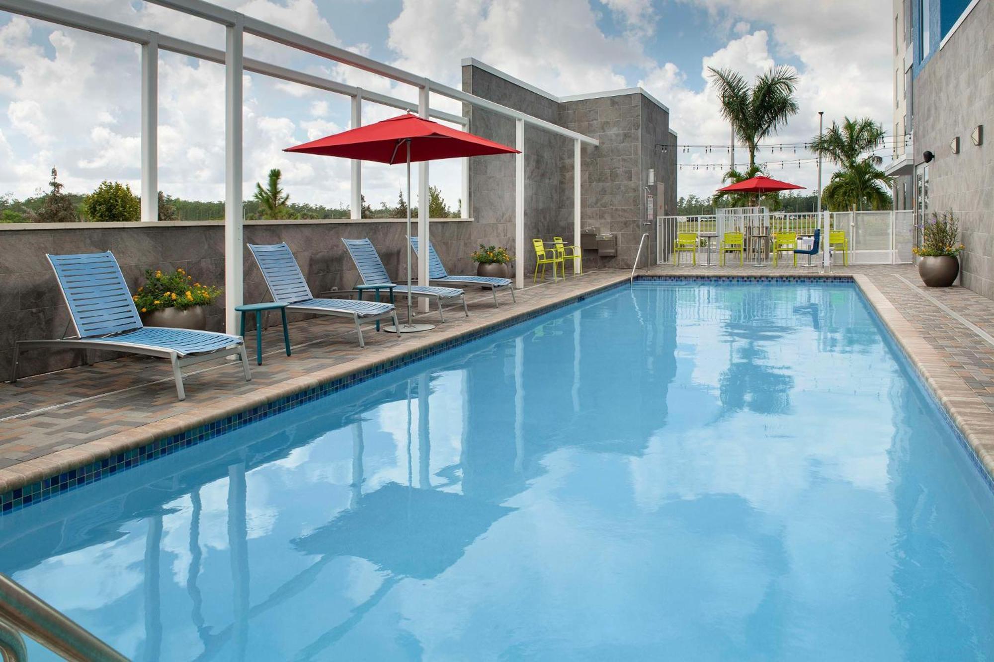 Home2 Suites By Hilton Fort Myers Airport Bagian luar foto